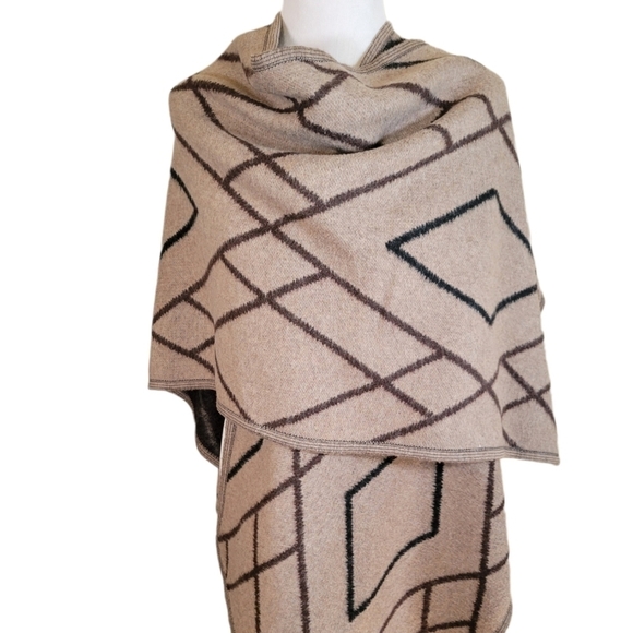 COPY - Here's a cape perfect for  cooler Fall weather. - Picture 1 of 8